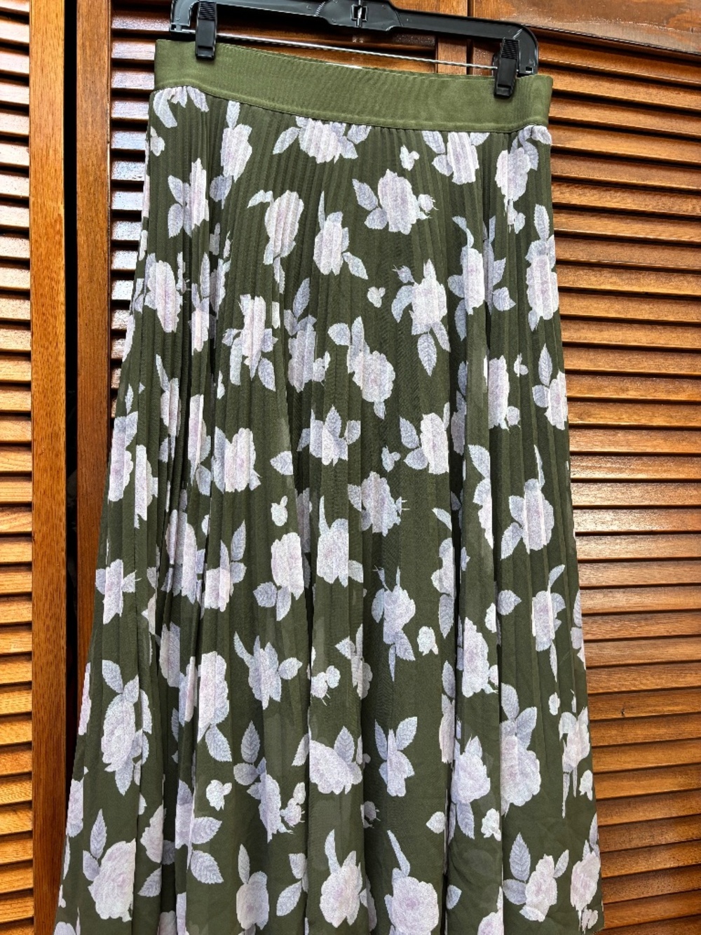 Aritzia Wilfred Twirl Pleated Skirt Floral Olive and Lavender Large
